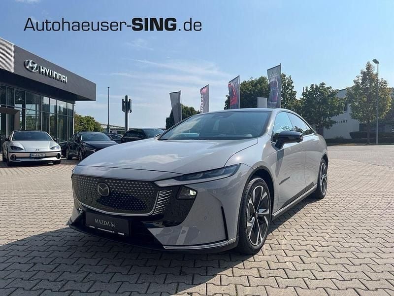 Grau Neu 2025 Mazda 6e Takumi-Line Limousine | 43.990 € - Bild 1/4