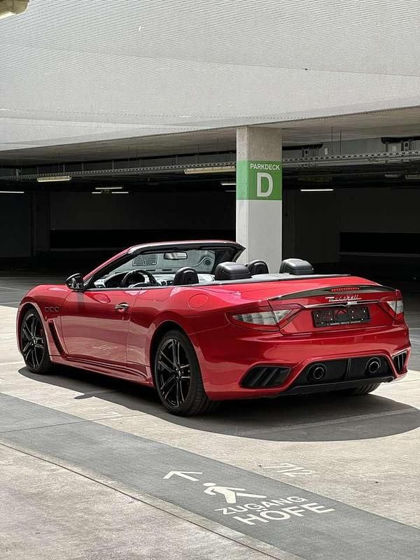 Gebraucht Maserati GranCabrio 460 PS (338 kW) 2018 Rot Cabrio