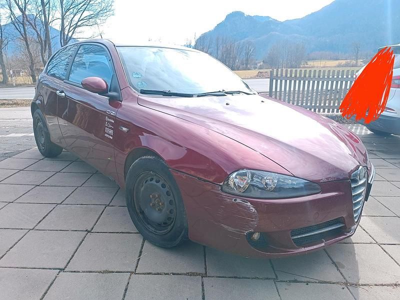 Gebraucht Alfa Romeo 147 Ti 118 PS (86 kW) 2008 Rot Kleinwagen