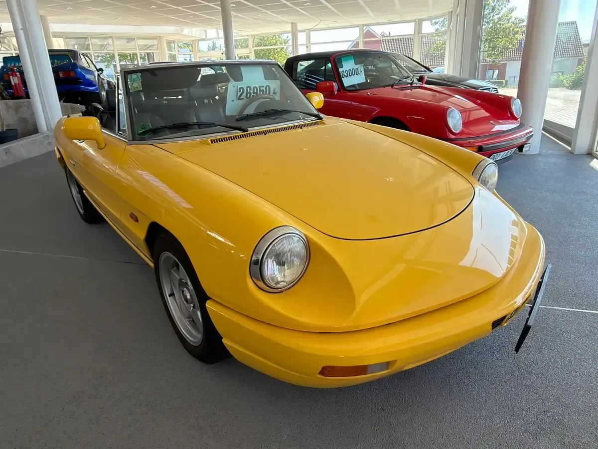 Gebraucht Alfa Romeo Spider 120 PS (88 kW) 1993 Gelb Cabrio