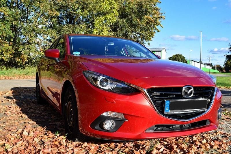 Rot Gebraucht 2015 Mazda 3 Urban Limited Limousine | 11.500 € (Guter Preis) - Bild 1/4