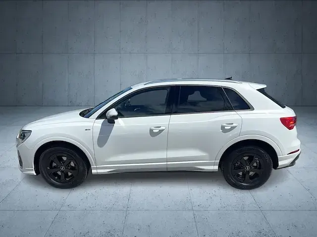 Gebraucht Audi Q3 Ambiente 150 PS (110 kW) 2026 Gletscherweiß metallic SUV
