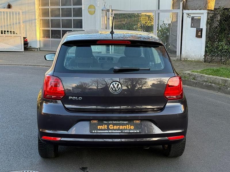 Gebraucht VW Polo Comfortline 60 PS (44 kW) 2016 Kryptongrau metallic Kleinwagen