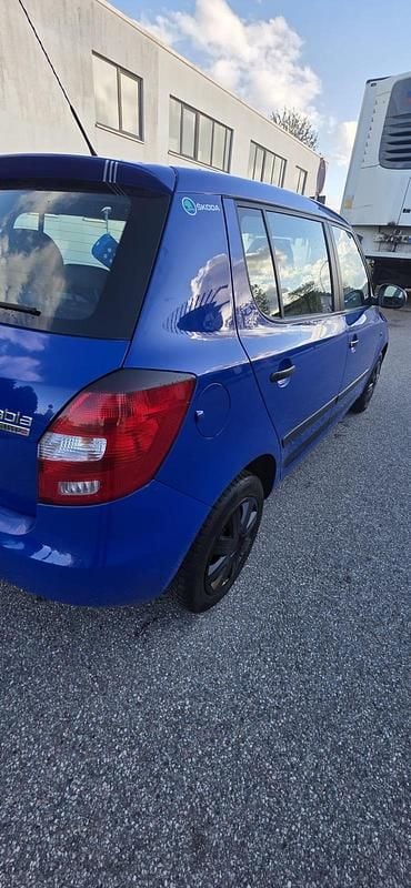 Second-hand Skoda Fabia 70 CP (51 kW) 2009 Albastru Hatchback