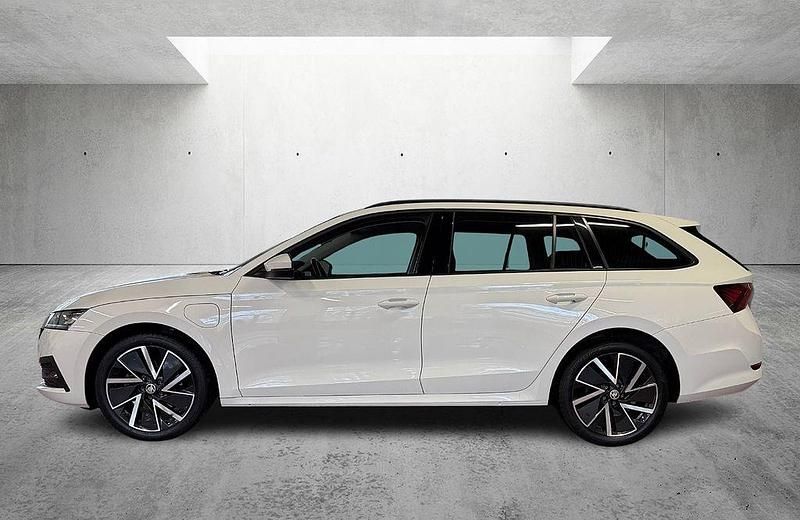 Gebraucht Skoda Octavia Clever 204 PS (150 kW) 2022 Weiß Kombi