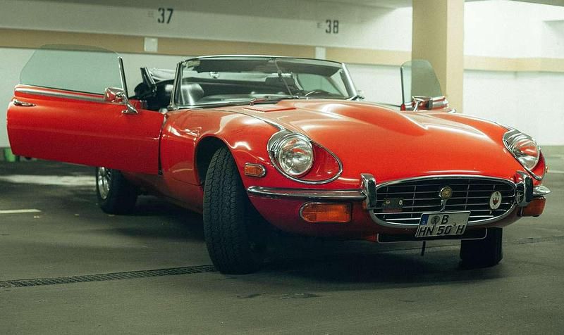 Rot Gebraucht 1973 Jaguar E-Type Coupé | 95.500 € - Bild 1/4