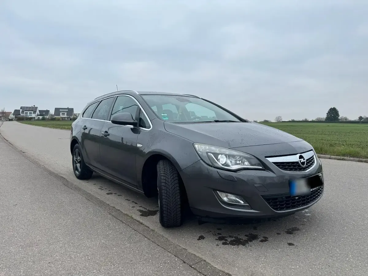 Gebraucht Opel Astra Sport 180 PS (132 kW) 2011 Grau Kombi