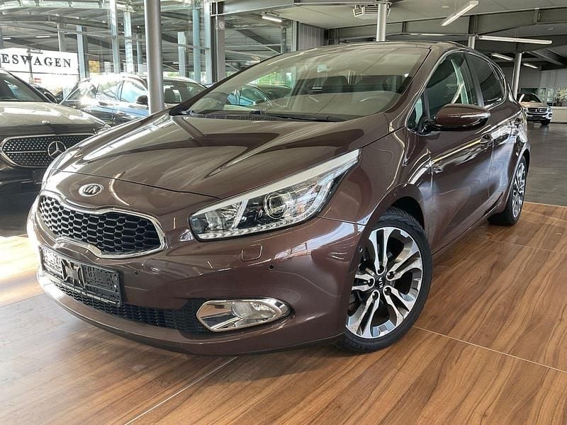 Matrix brown Gebraucht 2014 Kia Ceed Platinum Edition Kleinwagen | 7.790 € (Guter Preis) - Bild 1/4