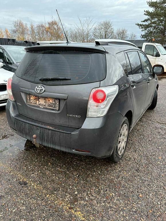 Gebraucht Toyota Sportsvan 126 PS (92 kW) 2011 Van / Kleinbus