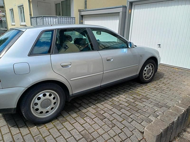 Grau Gebraucht 1999 Audi A3 Limousine | 1.050 € (Guter Preis) - Bild 1/4