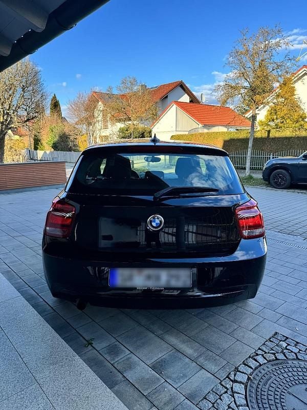 Gebraucht BMW 114 102 PS (75 kW) 2012 Schwarz Kleinwagen
