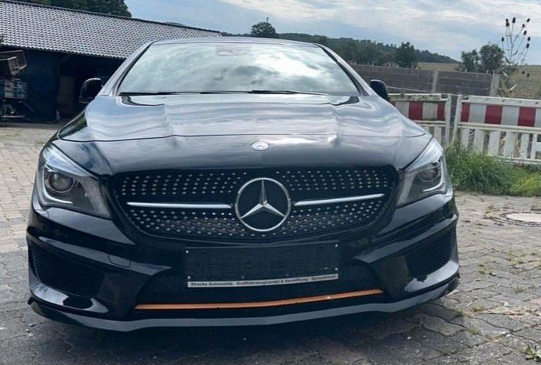 Schwarz Gebraucht 2015 Mercedes CLA220 Shooting Brake Kombi | 17.300 € (Fairer Preis) - Bild 1/4