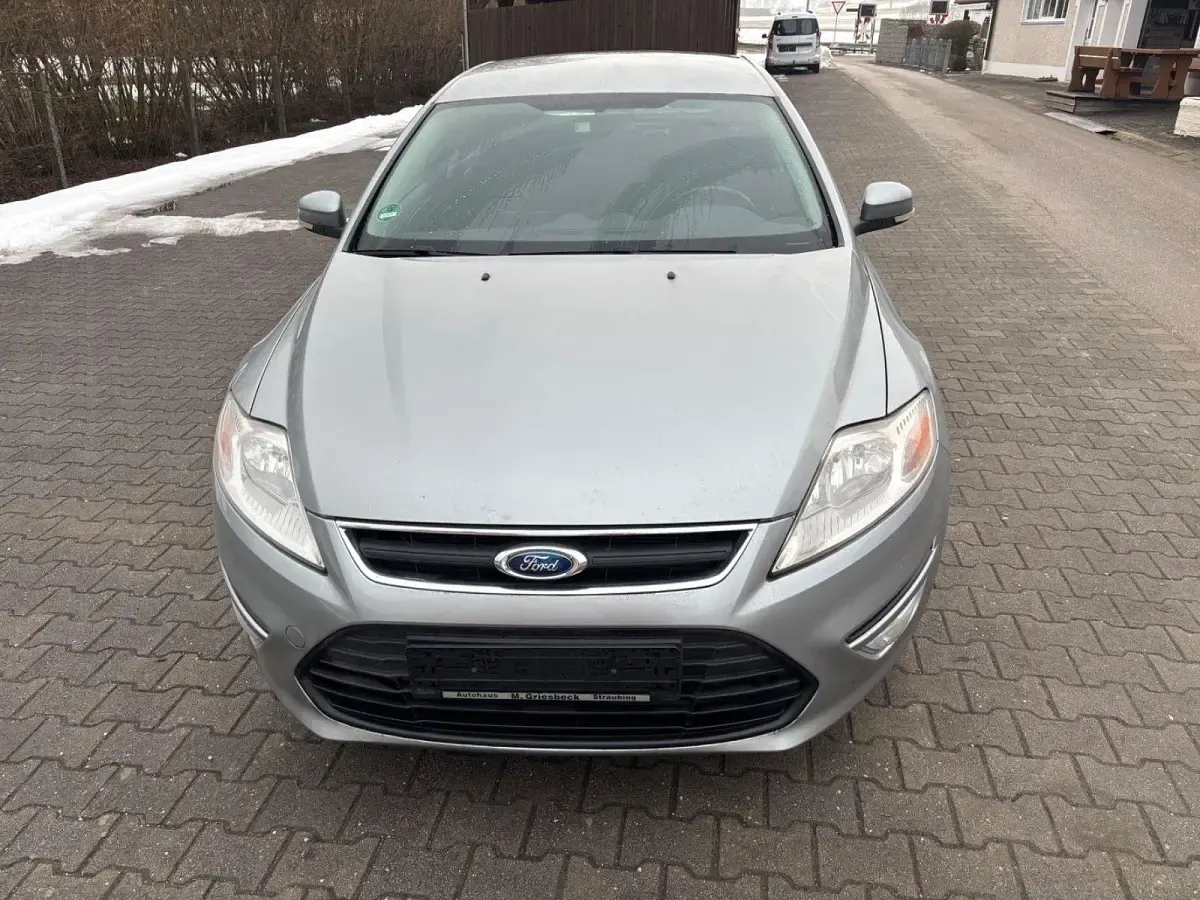 Usado Ford Mondeo Trend 116 CV (85 kW) 2013 Gris Berlina