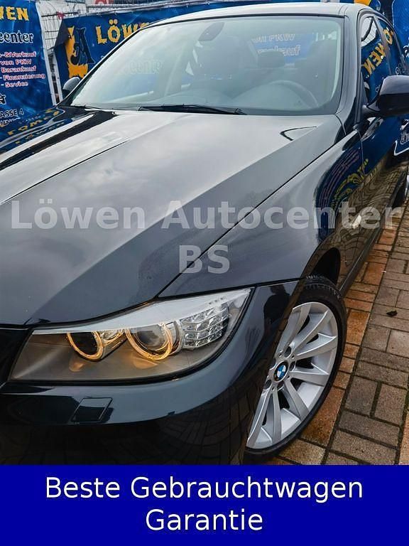 Schwarz Gebraucht 2010 BMW 318 Sport Line Limousine | 8.990 € (Etwas zu teuer) - Bild 1/4
