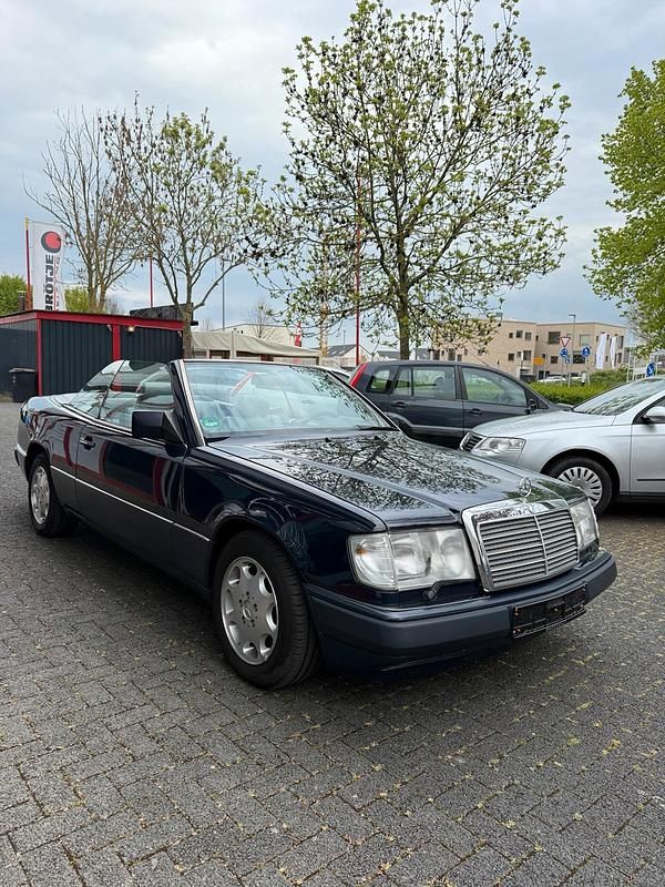 Gebraucht Mercedes E300 Sportline 220 PS (161 kW) 1992 Blau Cabrio