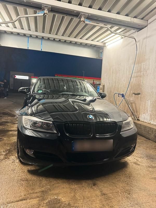 Gebraucht BMW 325 18 PS (13 kW) 2009 Schwarz Limousine