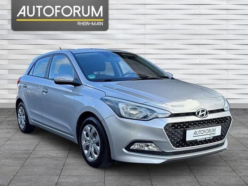 Gebraucht Hyundai i20 101 PS (74 kW) 2017 Silber Limousine