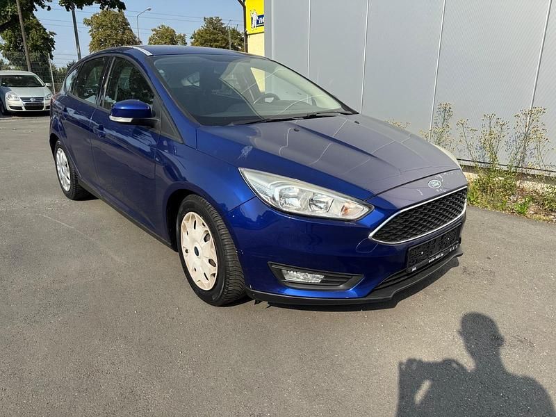 Blau Gebraucht 2015 Ford Focus Kleinwagen | 8.400 € (Superpreis) - Bild 1/4