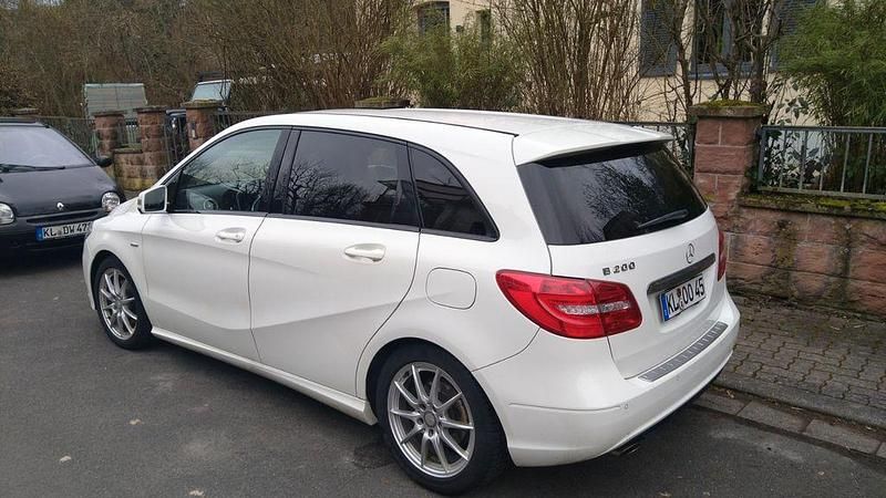 Gebraucht Mercedes B200 Edition 1 156 PS (114 kW) 2012 Weiß Van / Kleinbus