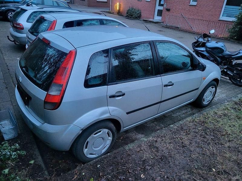 Gebraucht Ford Fiesta 80 PS (58 kW) 2003 Silber Kleinwagen