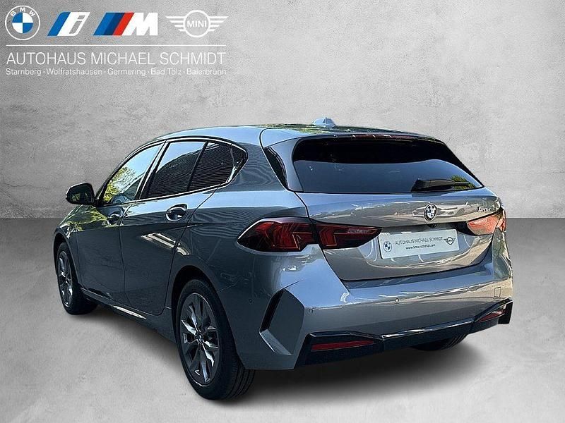 Neu BMW 120 163 PS (119 kW) 2025 Skyscraper grau Kleinwagen