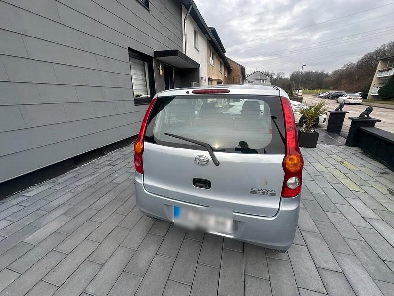 Gebraucht Daihatsu Cuore 74 PS (54 kW) 2008 Silber Kleinwagen