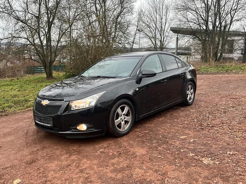 Braun Gebraucht 2010 Chevrolet Cruze Limousine | 1.900 € - Bild 1/4