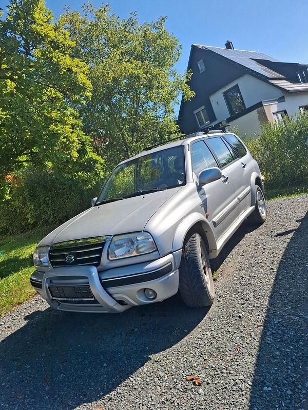 Silber Gebraucht 2003 Suzuki Grand Vitara Comfort SUV | 5.999 € - Bild 1/4