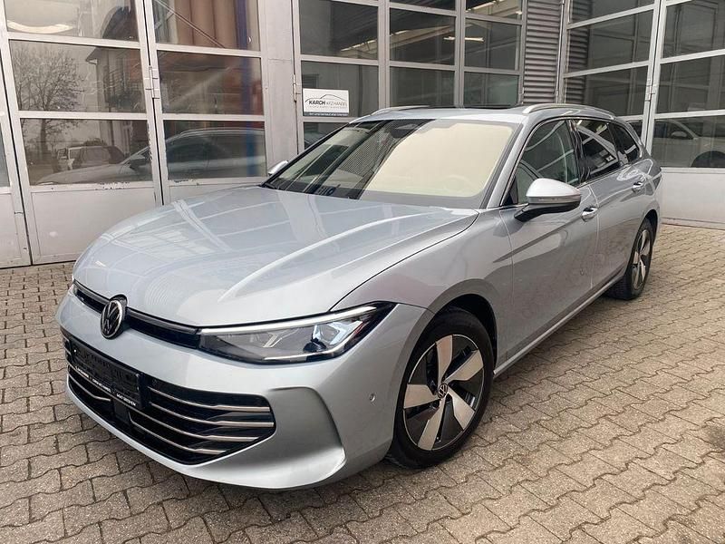Silber Gebraucht 2024 VW Passat Limousine | 31.999 € - Bild 1/4