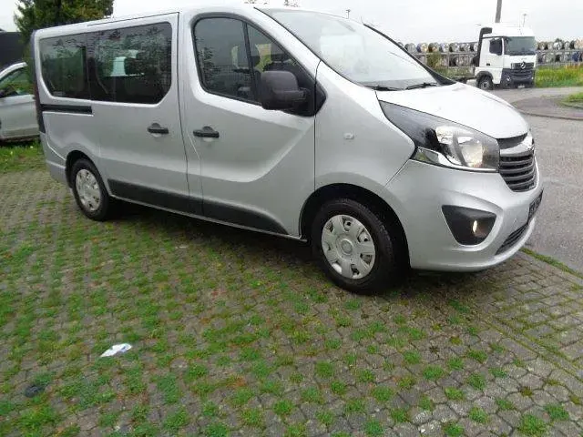 Gebraucht Opel Vivaro 125 PS (91 kW) 2016 Silber Van / Kleinbus