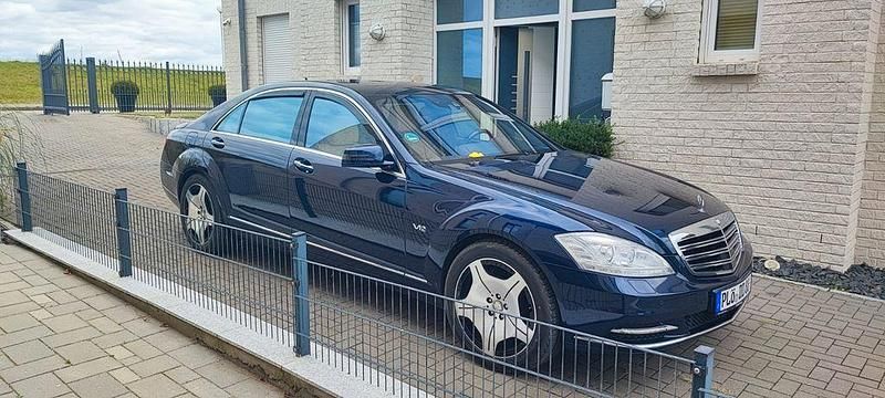 Blau Gebraucht 2013 Mercedes S600 Maybach Limousine | 37.500 € - Bild 1/4