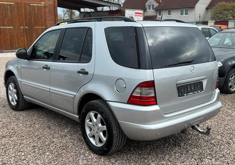 Używany Mercedes ML430 272 KM (200 kW) 2000 Szary SUV