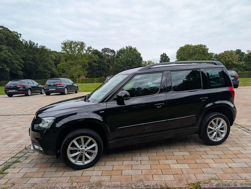 Schwarz Gebraucht 2017 Skoda Yeti Drive SUV | 12.300 € (Guter Preis) - Bild 1/4
