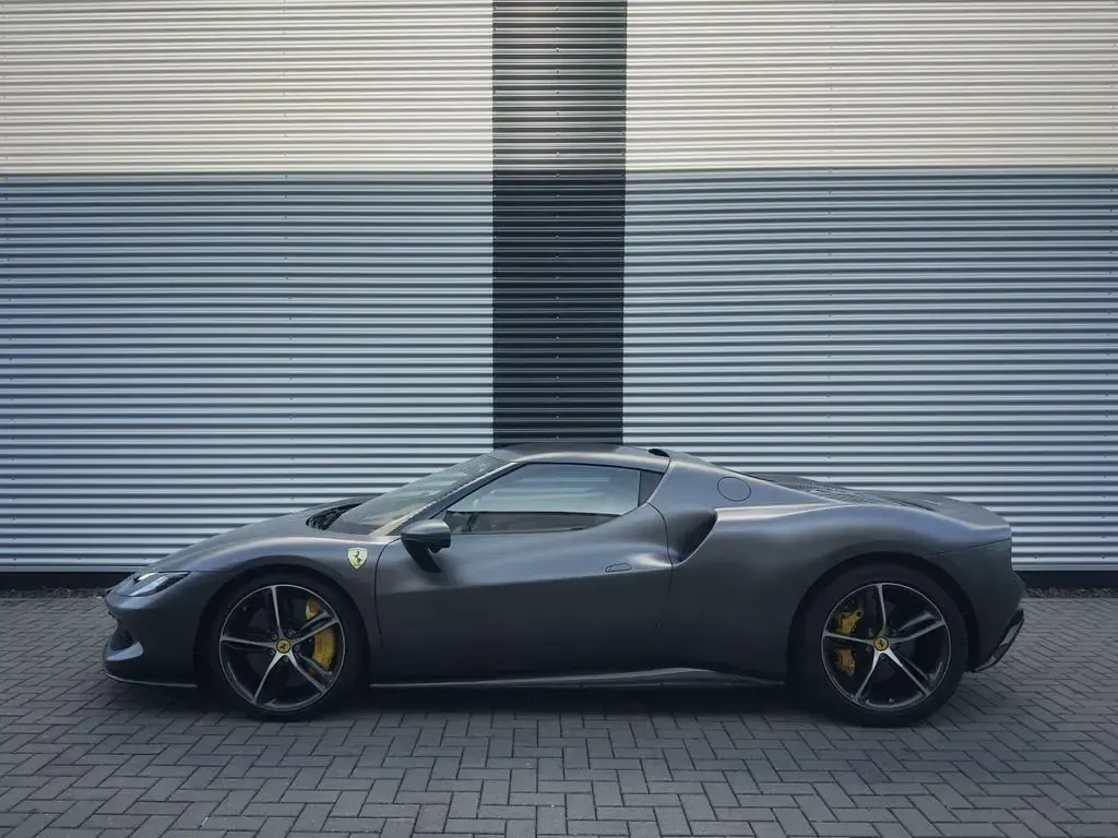 Gebraucht Ferrari 296 829 PS (609 kW) 2023 Grau
