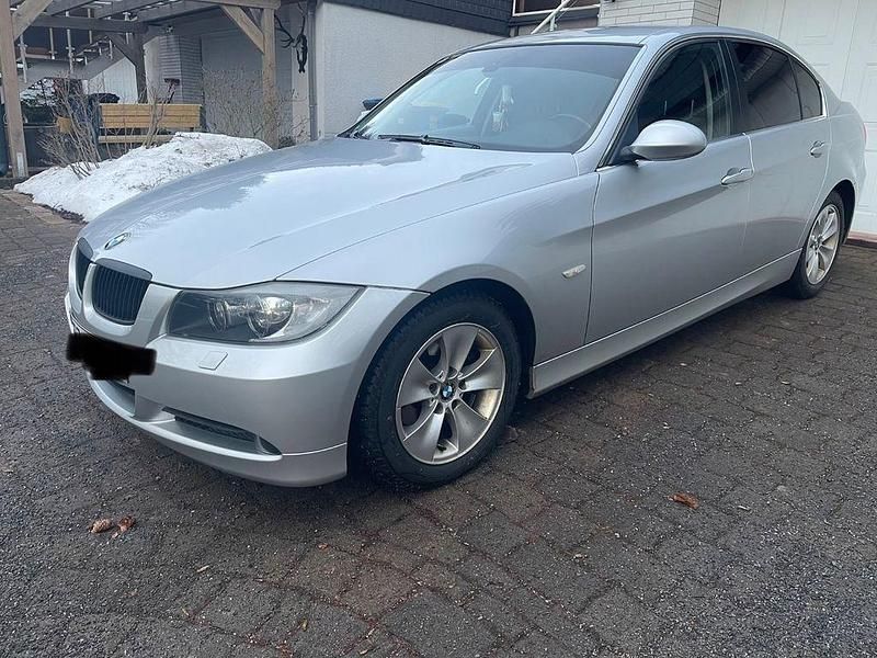 Silber Gebraucht 2006 BMW 325 Limousine | 9.999 € (Teuer) - Bild 1/4