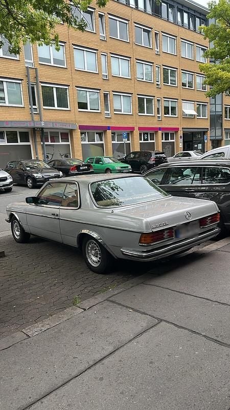 Gebraucht Mercedes 280 176 PS (129 kW) 1978 Silber Coupé