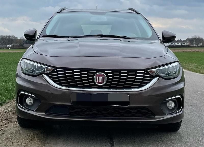 Braun Gebraucht 2017 Fiat Tipo Lounge Kombi | 8.700 € (Guter Preis) - Bild 1/4