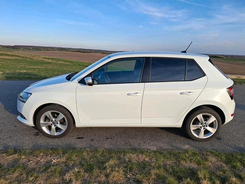 Gebraucht Skoda Fabia 60 PS (44 kW) 2019 Weiß Kleinwagen