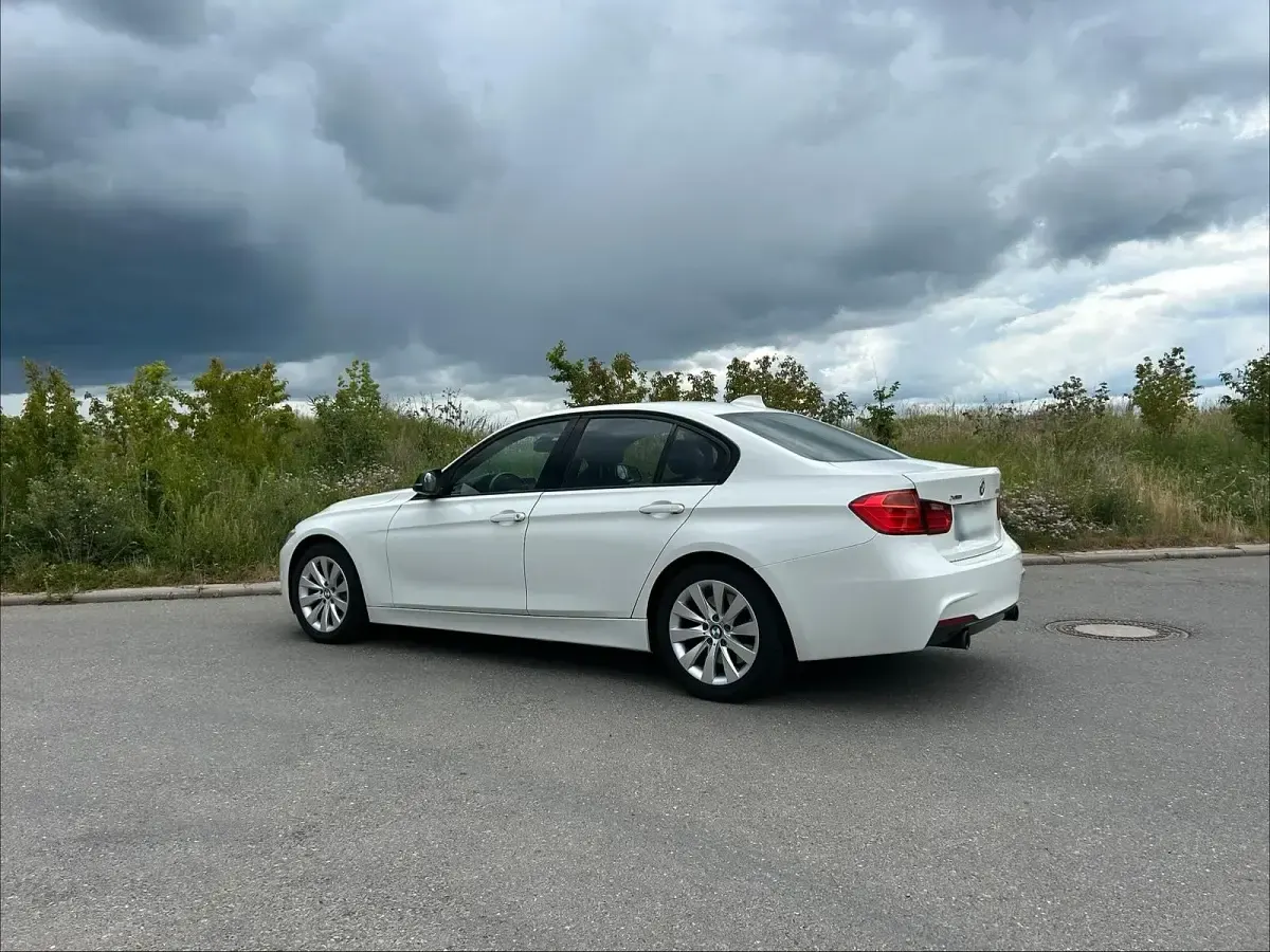 Gebraucht BMW 335 Sport Line 306 PS (225 kW) 2013 Weiß Limousine