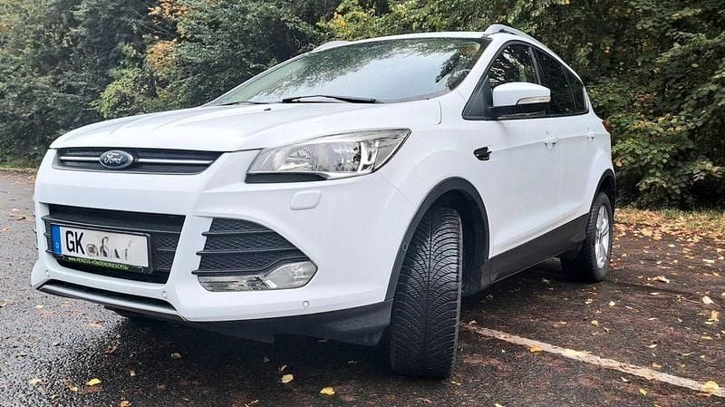 Weiß Gebraucht 2014 Ford Kuga Trend SUV | 10.200 € (Fairer Preis) - Bild 1/4