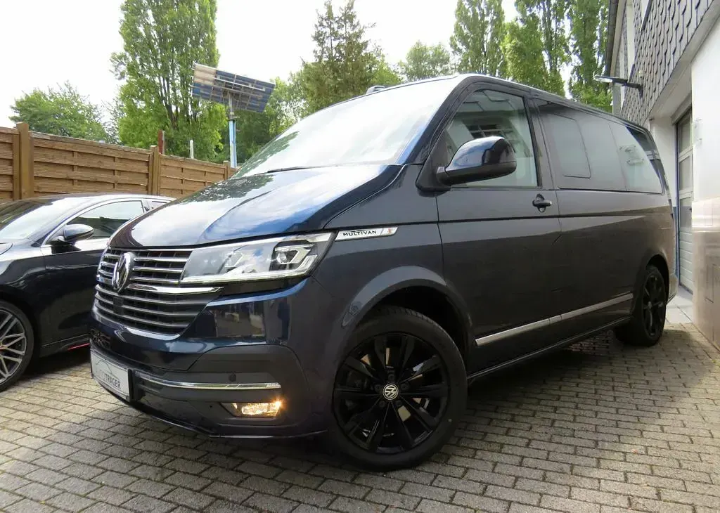 Gebraucht VW Multivan Comfortline 204 PS (150 kW) 2023 Blau Van / Kleinbus