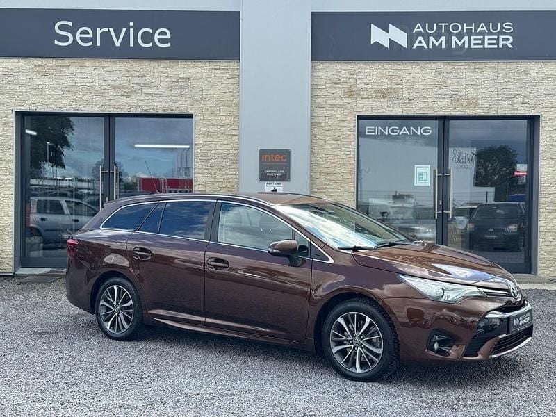 Braun Gebraucht 2016 Toyota Avensis Business Edition Kombi | 13.499 € (Fairer Preis) - Bild 1/4