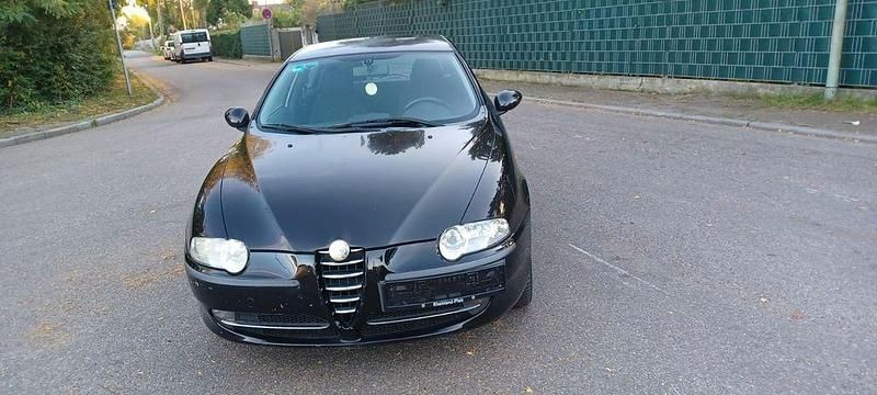 Schwarz Gebraucht 2002 Alfa Romeo 147 Distinctive Kleinwagen | 900 € (Guter Preis) - Bild 1/4