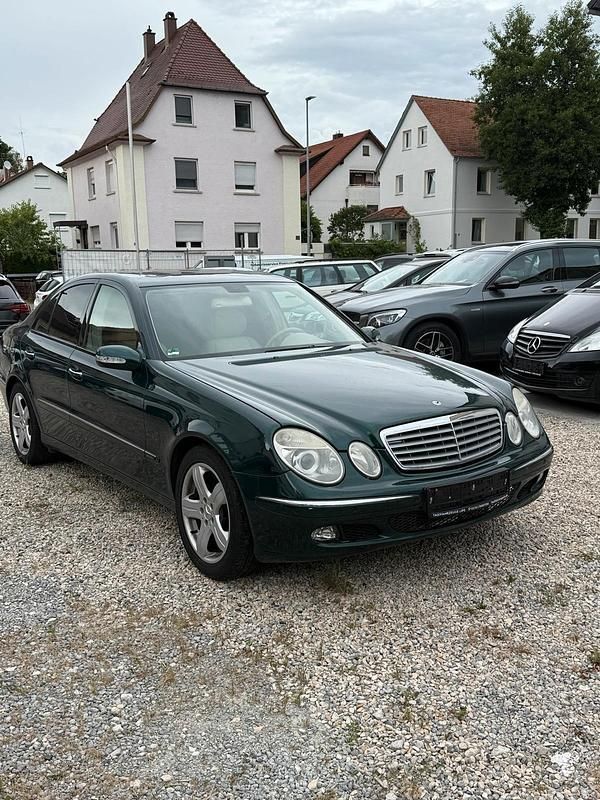 Grün Gebraucht 2006 Mercedes E500 Limousine | 4.900 € - Bild 1/4