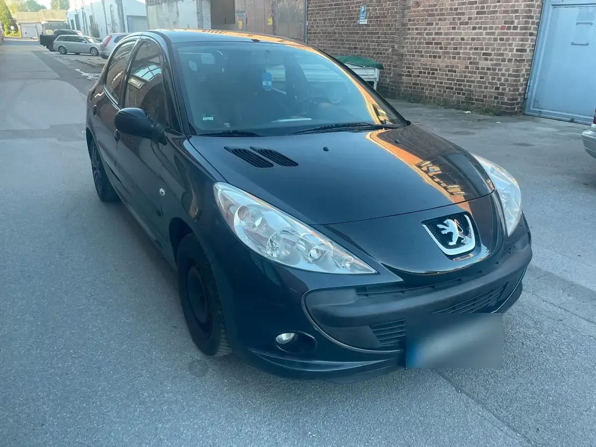 Gebraucht Peugeot 206+ 50 PS (36 kW) 2012 Schwarz Kleinwagen