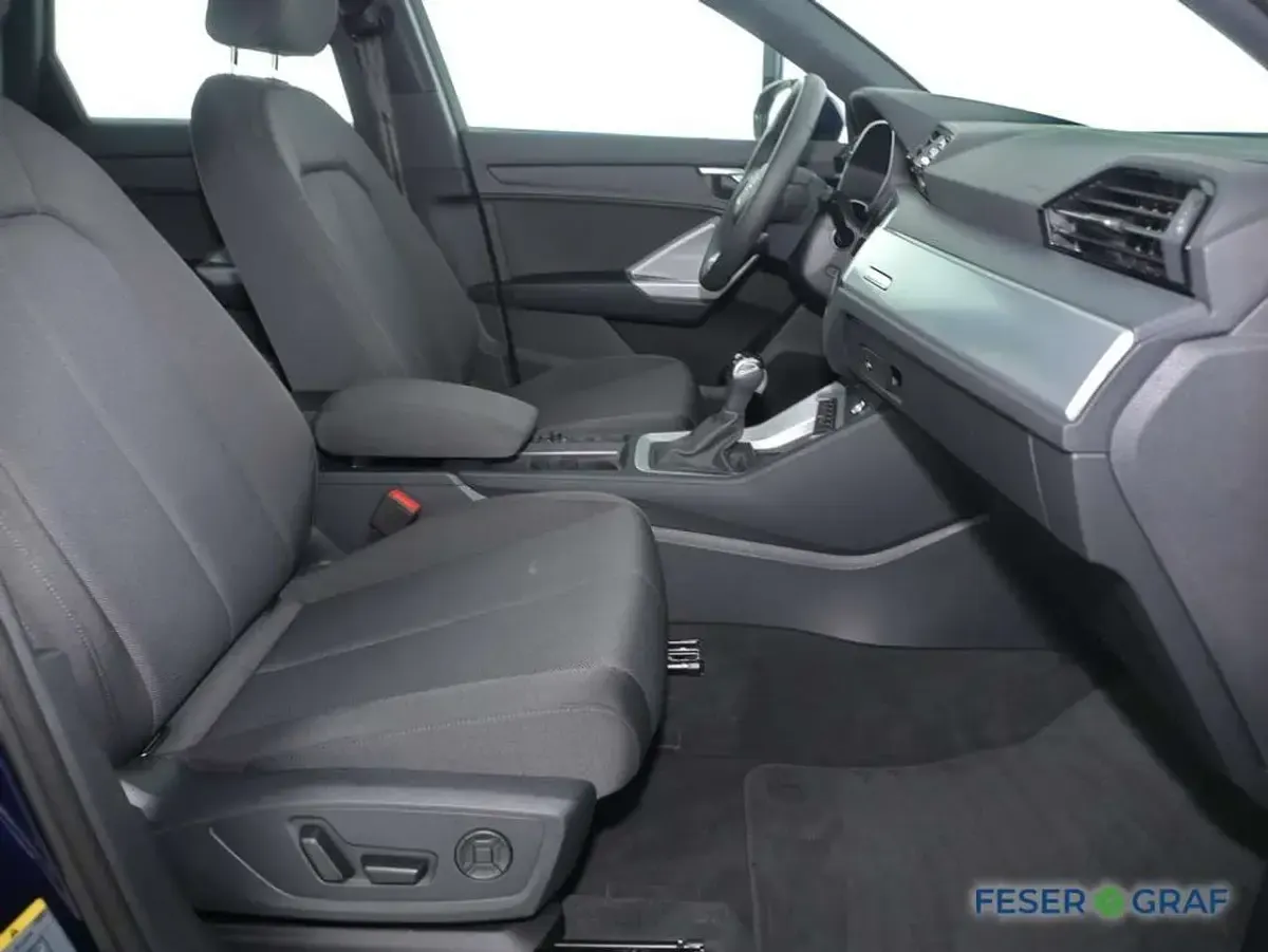 Gebraucht Audi Q3 Ambiente 150 PS (110 kW) 2025 Navarrablau metallic SUV