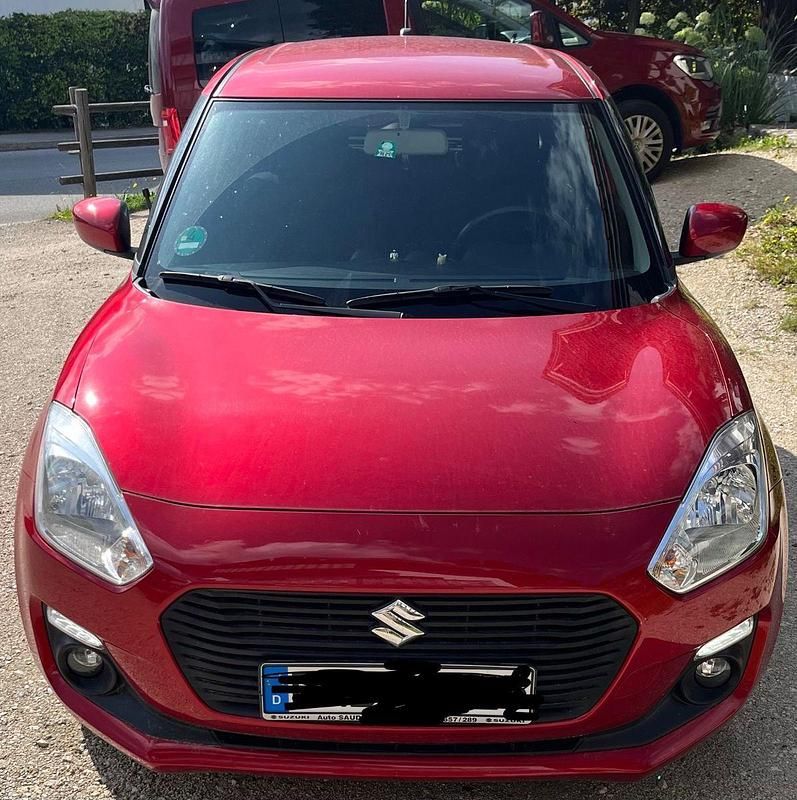 Rot Gebraucht 2018 Suzuki Swift Comfort Kleinwagen | 12.950 € (Fairer Preis) - Bild 1/4