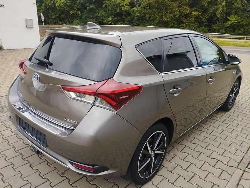 Braun Gebraucht 2017 Toyota Auris Hybrid Limousine | 12.850 € (Fairer Preis) - Bild 1/4