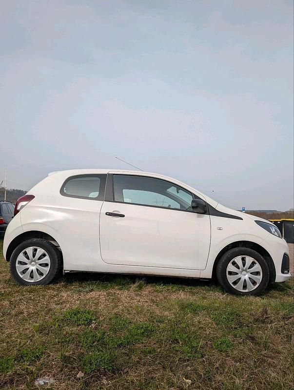 Gebraucht Peugeot 108 70 PS (51 kW) 2015 Weiß Kleinwagen