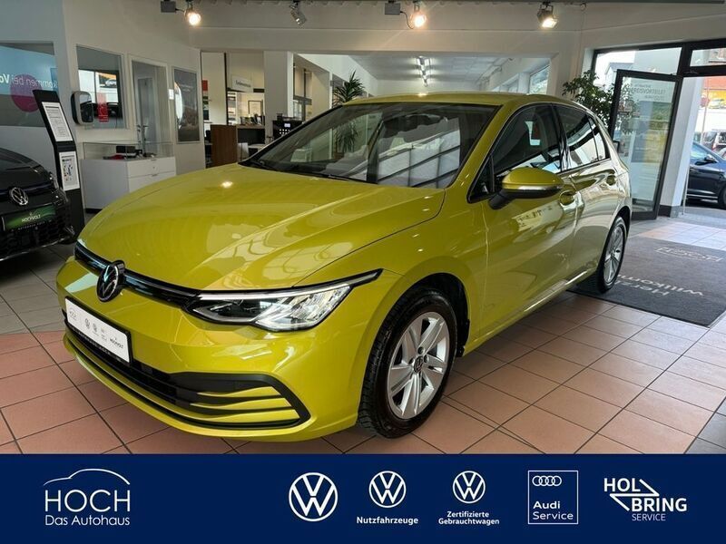 Gelb Gebraucht 2020 VW Golf VIII Life Limousine | 16.900 € (Fairer Preis) - Bild 1/4